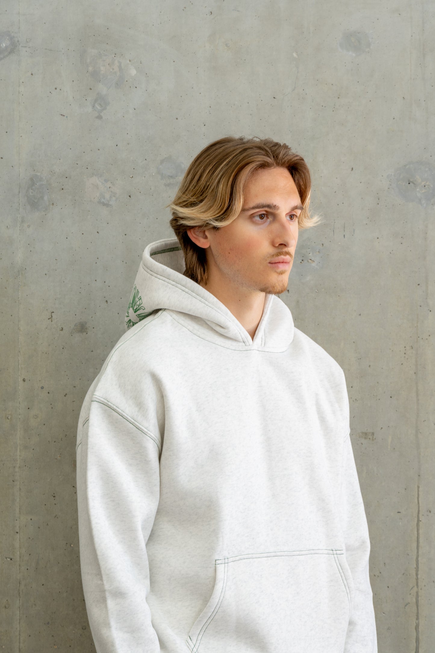 fog grey motif hoodie