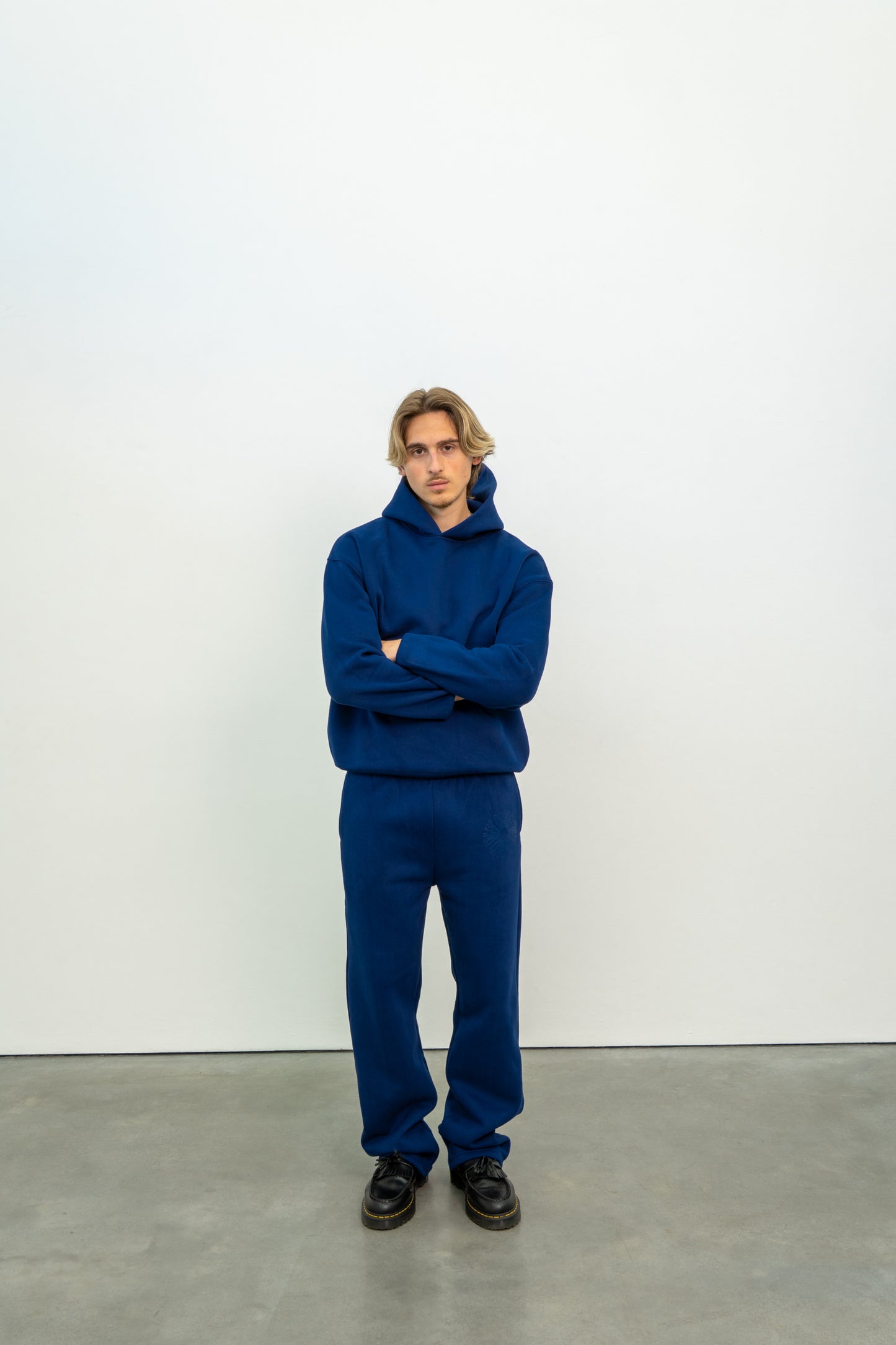v1 core jogger in navy